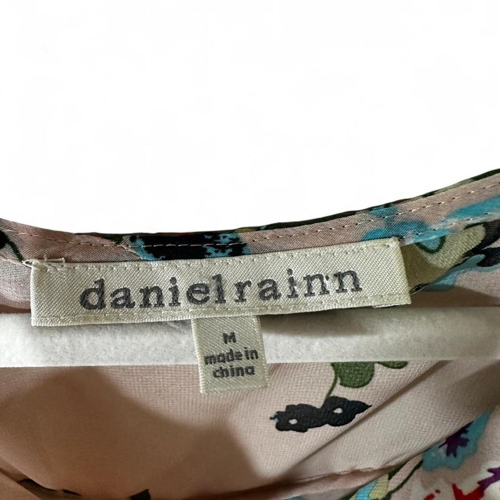 Daniel Rainn Blouse Womens Medium Pink Floral V-Neck Short Sleeve Pleated Top - Picture 2 of 6